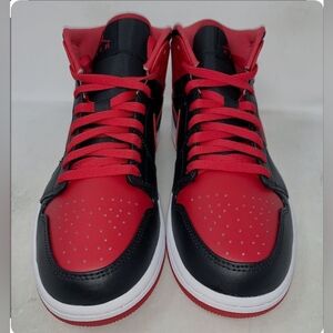 Nike Air Jordan 1 Mid Alternate Bred